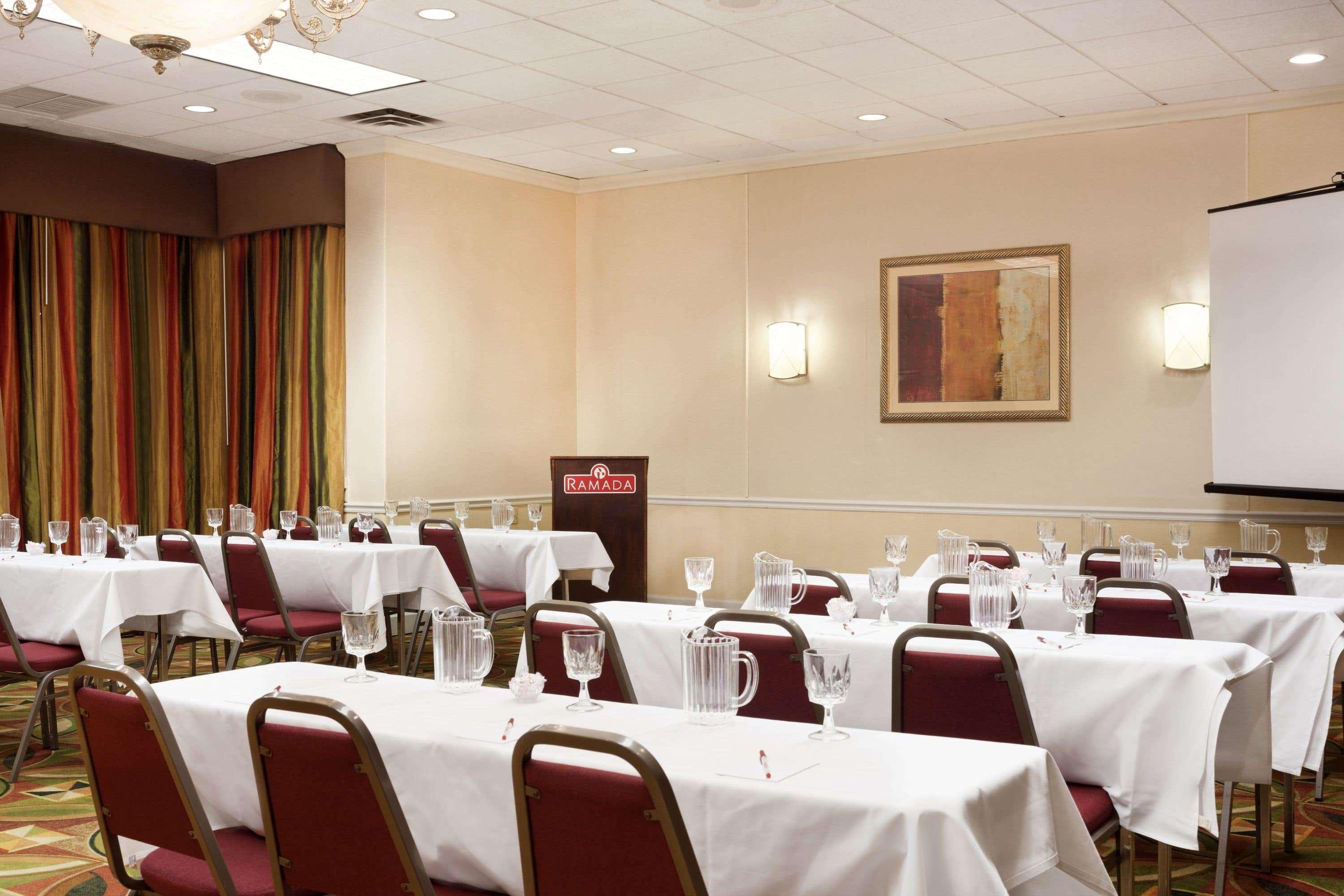 Ramada By Wyndham Newark/Wilmington Otel Dış mekan fotoğraf