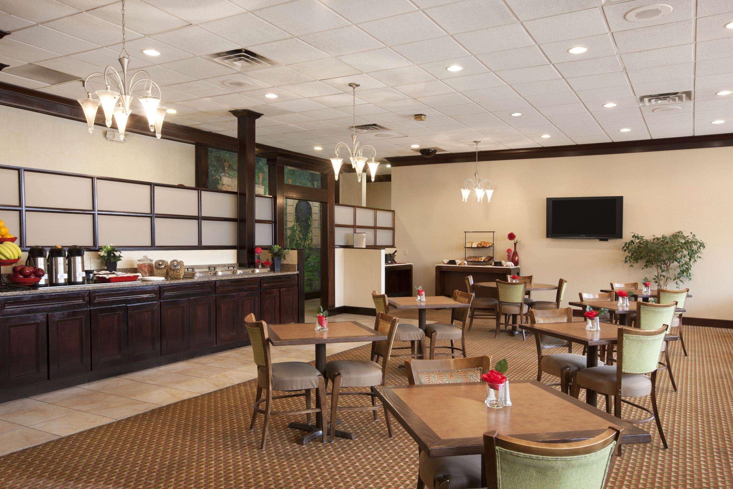 Ramada By Wyndham Newark/Wilmington Otel Dış mekan fotoğraf