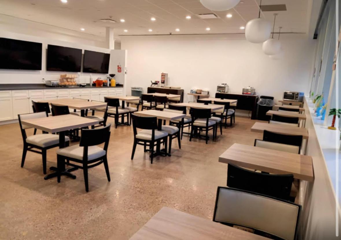 Ramada By Wyndham Newark/Wilmington Otel Dış mekan fotoğraf